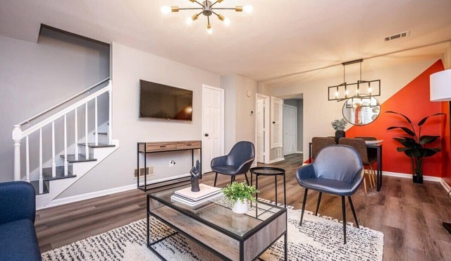 Entire Home in Norcross, 7 Min to I-85