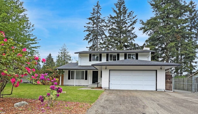 Entire home in Port Orchard, Washington with Game Room, Fire Pit and RV Parking