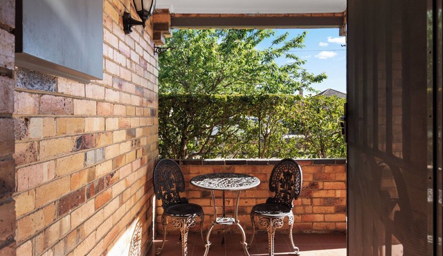 Entire home in Reservoir, Walk to bus & train, shuttle bus to LTU