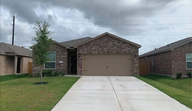 ENTIRE HOME JUST 10 MINS from IAH, 20 Miles DWNTWN
