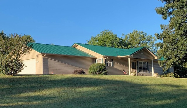Entire home located near Eureka Springs, Branson and Northwest Arkansas Corridor