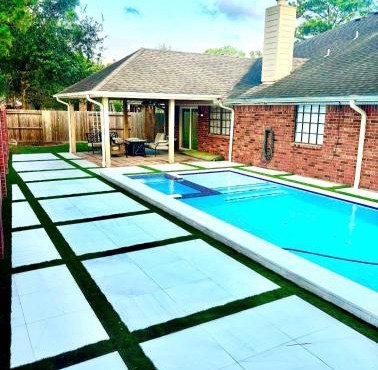 Entire Home Minutes From NASA, with Pool