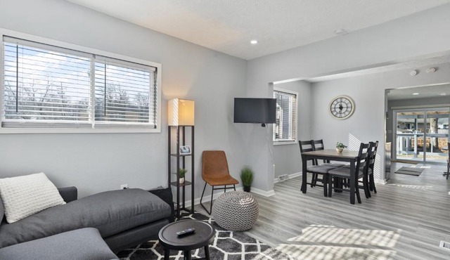 Entire Home Near MSU and Local Hospitals with Fast Wi-Fi & Dedicated Office