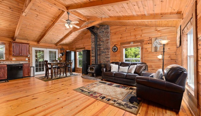 Entire Home near off 50 HWY near KC, Lee's Summit, Kingsville, Warrensburg,