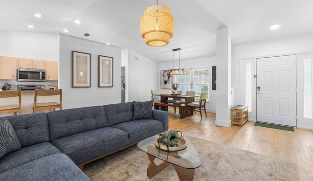 Entire Home near Silver Springs Park and World Equestrian Center/FirePit