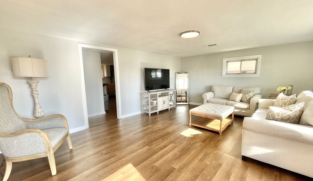 Entire Home/ Newly Renovated/ Convenient Location!