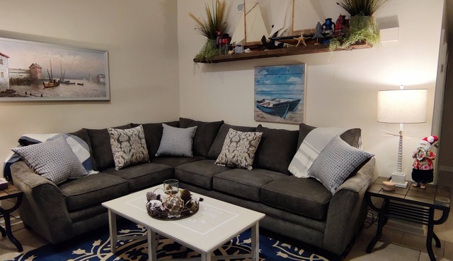 Entire Home - Pet Friendly - Close to Beach - 2 Guests