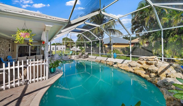 Entire Home ~ Pool ~ 1 Mile From Beach