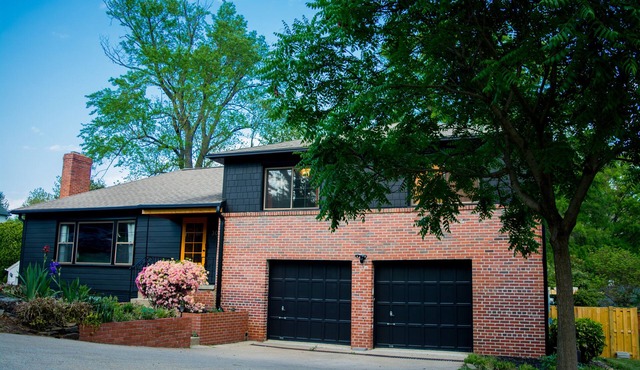 Entire Home Quiet Neighborhoodn6 bedrooms, 8 beds, 3 bathrooms