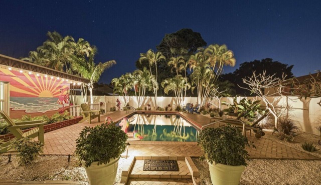 Entire Home | Sleeps 14 | Putt Putt Golf |Canal Views
