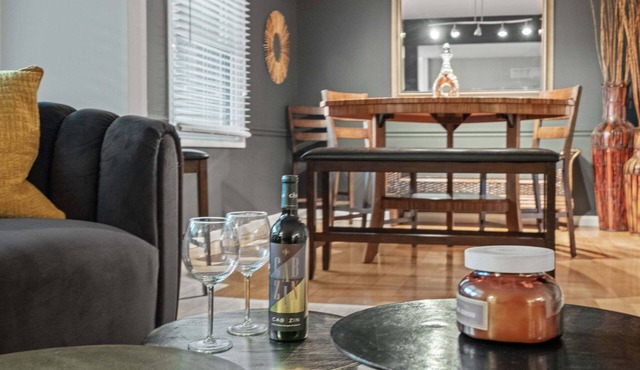 Entire Home/STL Co-Sleeps 6