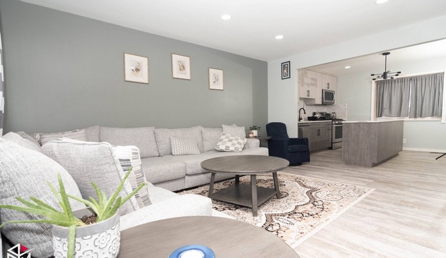 Entire home, strategic location, everything within reach. Off i94 & Southfield.