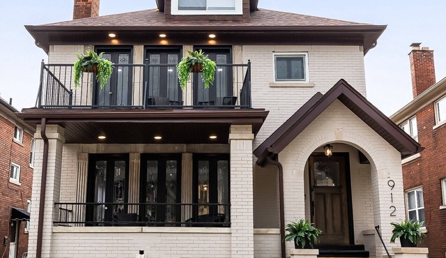 Entire home in Grosse Pointe Park . Welcome to the MotorcityBnB!