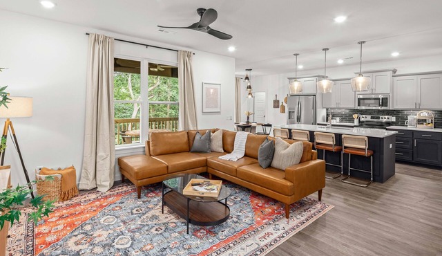 Entire Home w/Kitchen & Grill Near Trails in Bella Vista