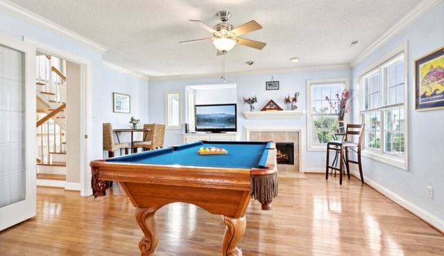 Entire Home w/pool, walk to beach