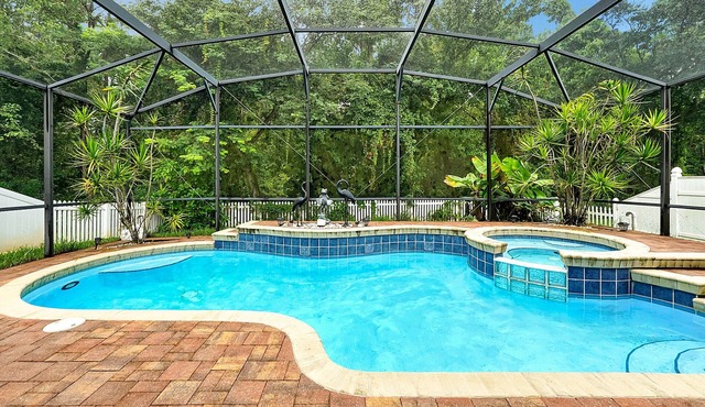Entire home w/Private Pool,Gated Near Disney