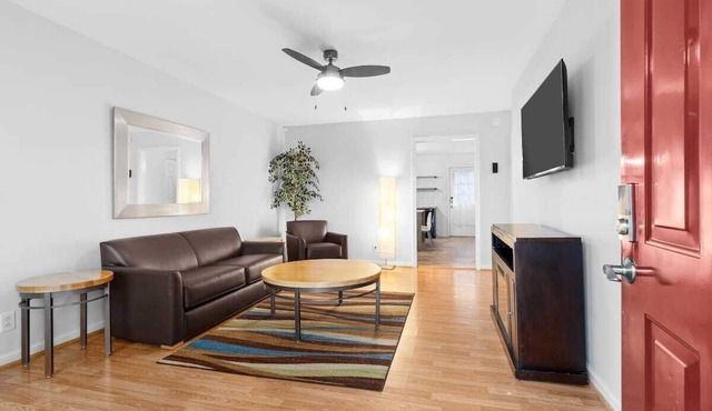 Entire home*Walking distance to Fort Campbell, KY