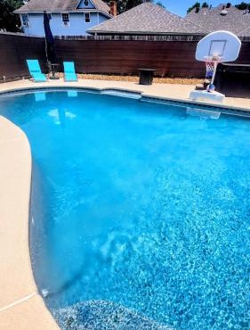 Entire Home, Watch Your Favorite Movies at the "Dive-In" Centrally Located, 3-2 with Hot Tub & Firepit