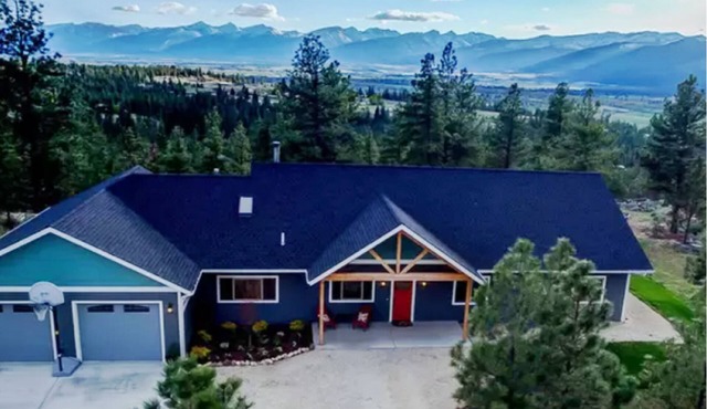 Entire Home with 180 degree Mountain Views of the Bitterroot