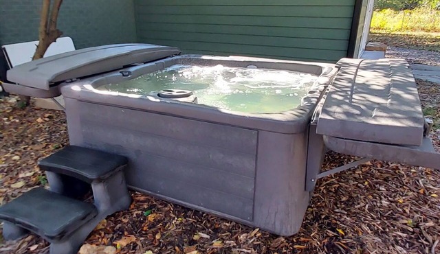 Entire Home with Hot Tub in Van, TX