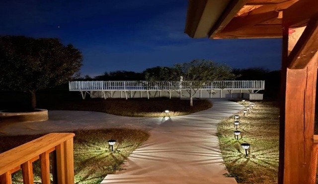 Entire home with pool/hot tub close to river