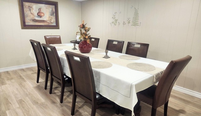Entire House Walking distance to downtown Niagara on the Lake