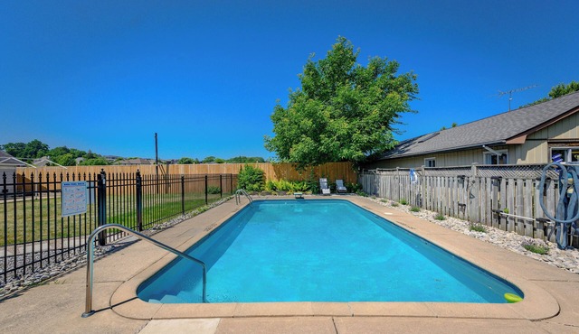 Entire House with pool in Niagara-on-the-lake close to Niagara Falls