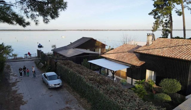 Entire house 10 metres from the beach