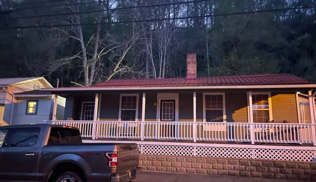 Entire house 2 bedrooms with washer&dryer,Main Street,Sutton,Street parking,wifi