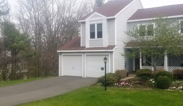 Entire House 2 miles from Buttermilk Falls! Sleeps up to 11 and pet friendly!