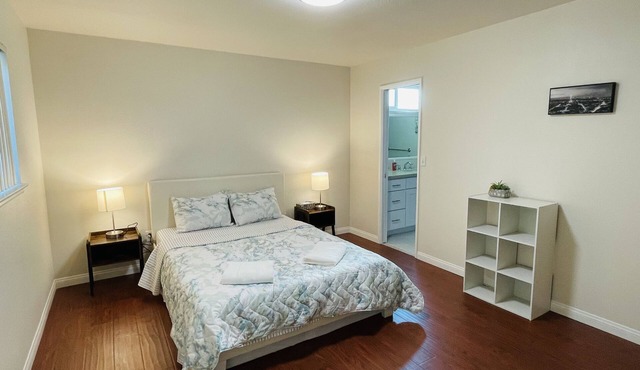 Entire house/4 bedrooms/10 people/2bath/TV/central AC