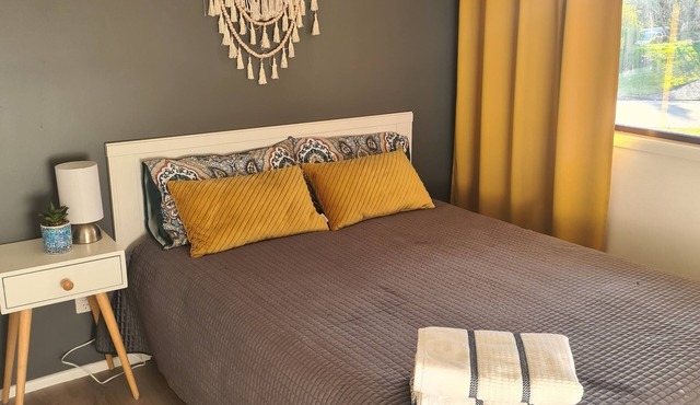 Entire house between Brisbane and Gold Cast