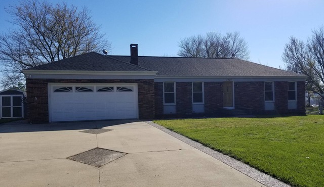 Entire house. Bonus Game Rm. Lg yard w/firepit/driveway/garage.