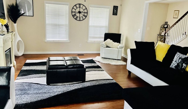 Entire house: Clean & spacious house 4 the family.