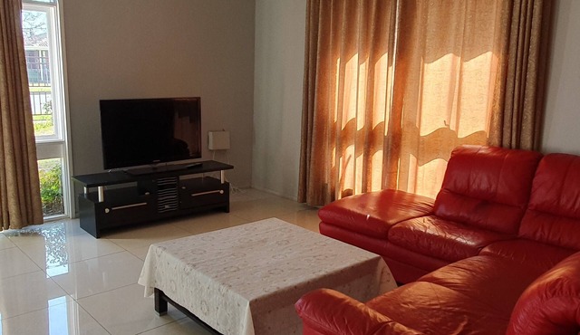 Entire House-close to Supermarket/gym/Restaurants