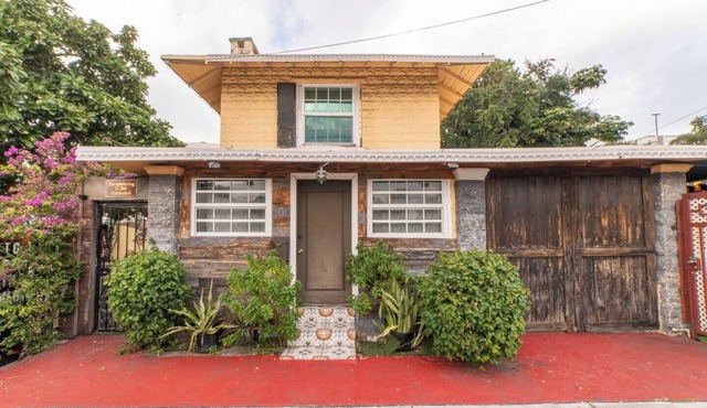 Entire House Five Vintage-Style Theme Rooms