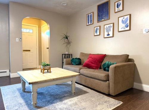 Entire house for big group-minutes from Hartford