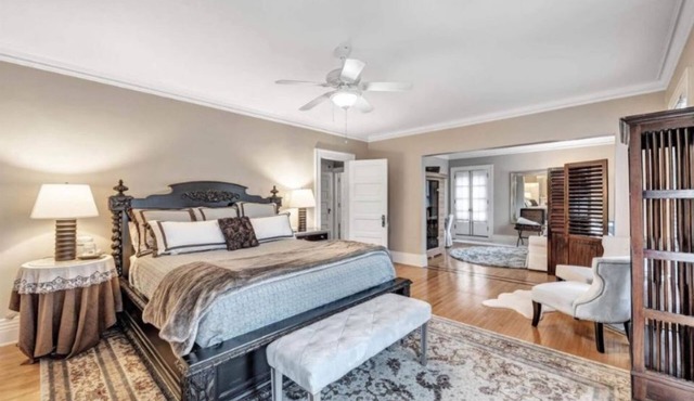 [Entire House] Historical (1896) Georgian Revival Manor in Green Bay