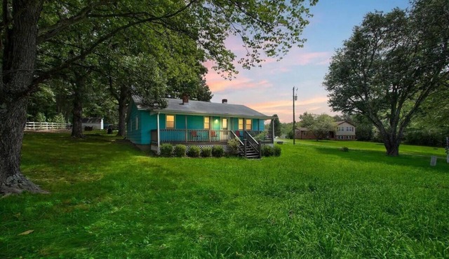 Entire house in Afton, VA. The Road House at Stumble Creek - 2 bedroom