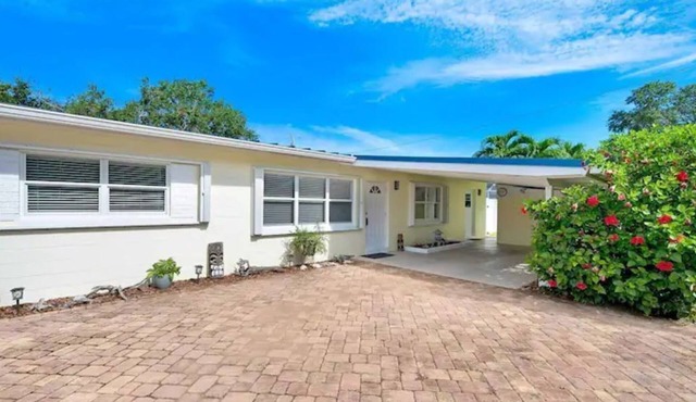 Entire House in Beautiful Cocoa Beach Area!
