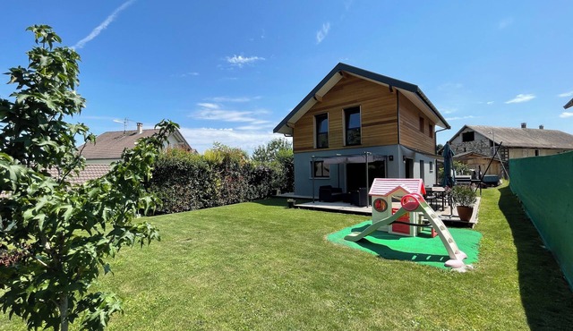 Entire house in quiet location.