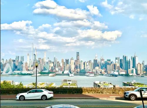 Entire House in West Ny, NJ12 mints from NYCity