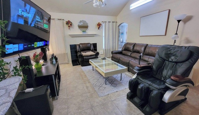 Entire house/Large TVs in all rooms/Massage Chair/Gym/Grill