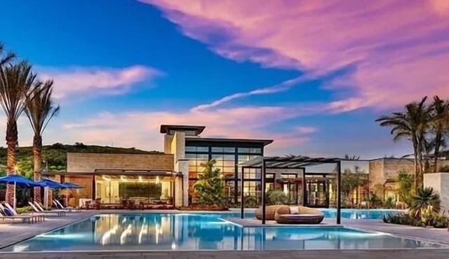 Entire House-Luxury 24hr Guard Gated Community 3B3.5B with Pools & EV Charging