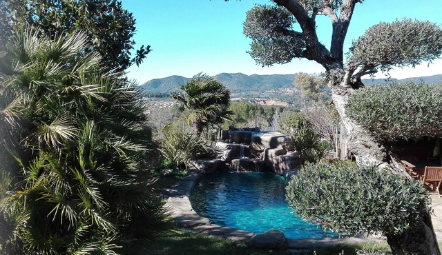 Entire house near Barcelona ideal families and groups. Guaranteed fun.