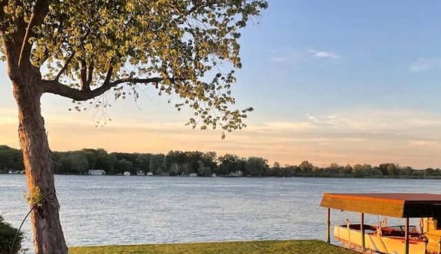 Entire house on the beautiful St. Clair River!