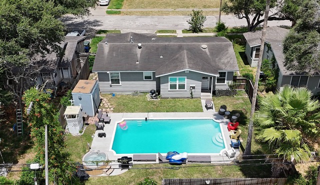 Entire house +Pool+Hot Tube +1 car garage + EV Charger level 2-Tesla+ BBQ Grill