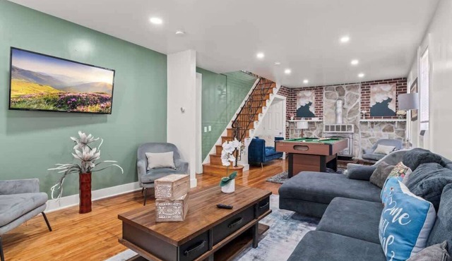 Entire House-Private Parking