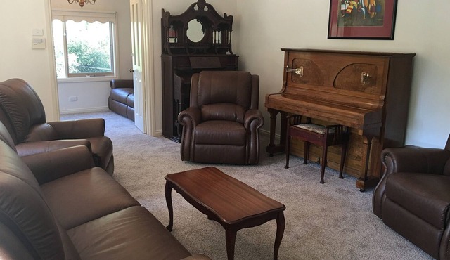 Entire house - Sleeps 15