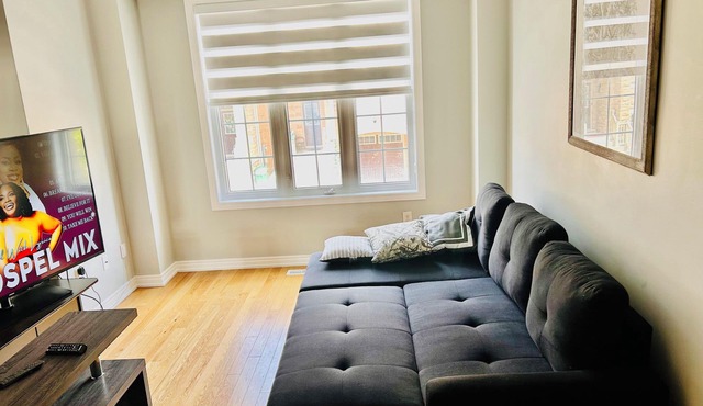 Entire house sleeps upto 12guest+ with parking clean,stylish pet/family friendly